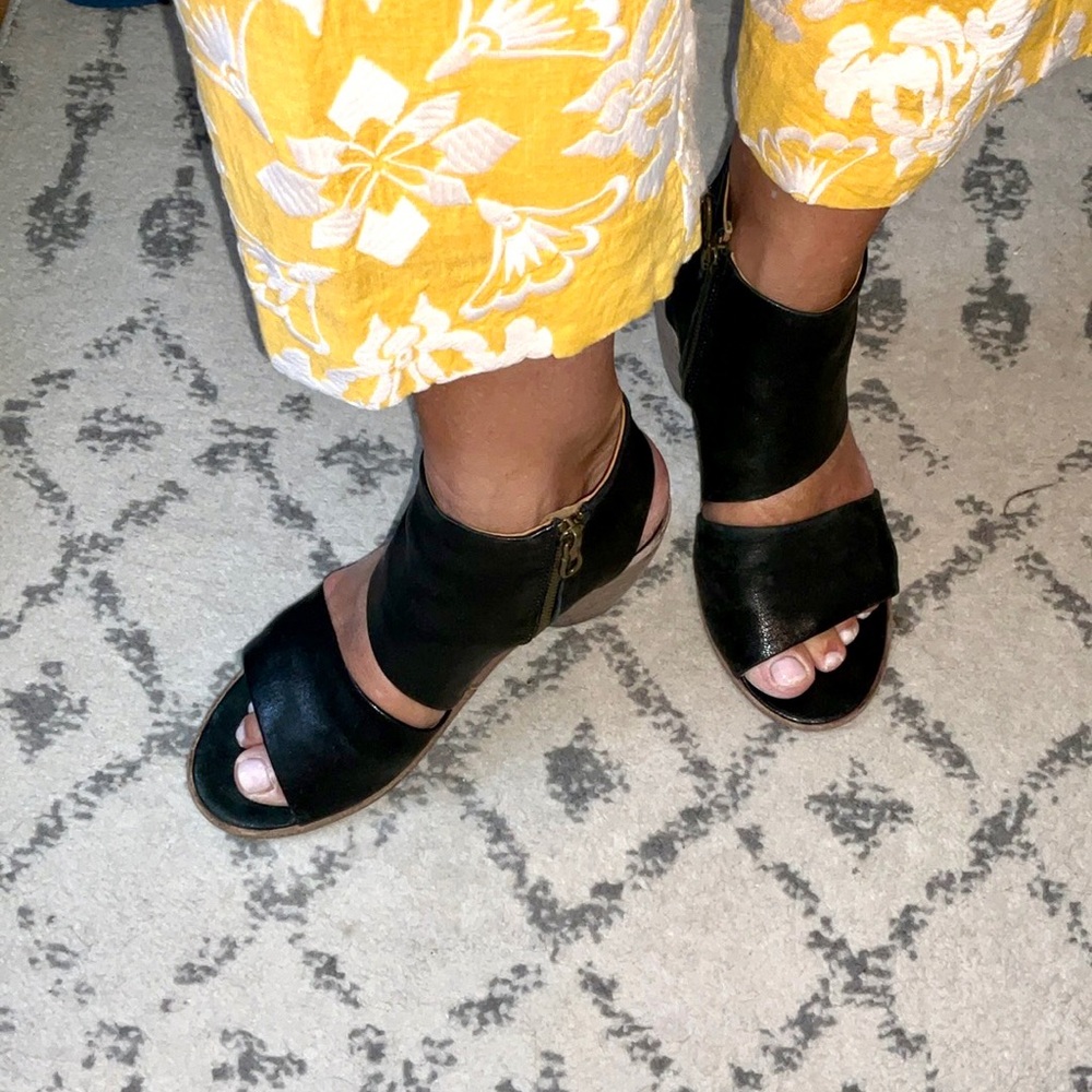 P Monjo Fine Leather, Selina, Black Peep Heel & Toe Sandals. Size 39